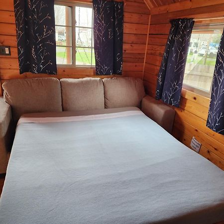Redwood Coast Cabins And Rv Resort Юрика Экстерьер фото