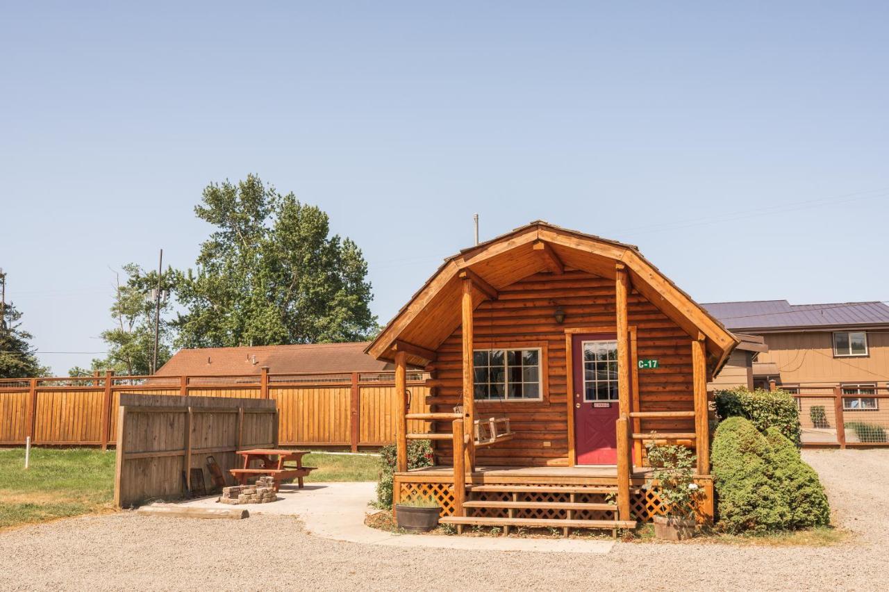 Redwood Coast Cabins And Rv Resort Юрика Экстерьер фото