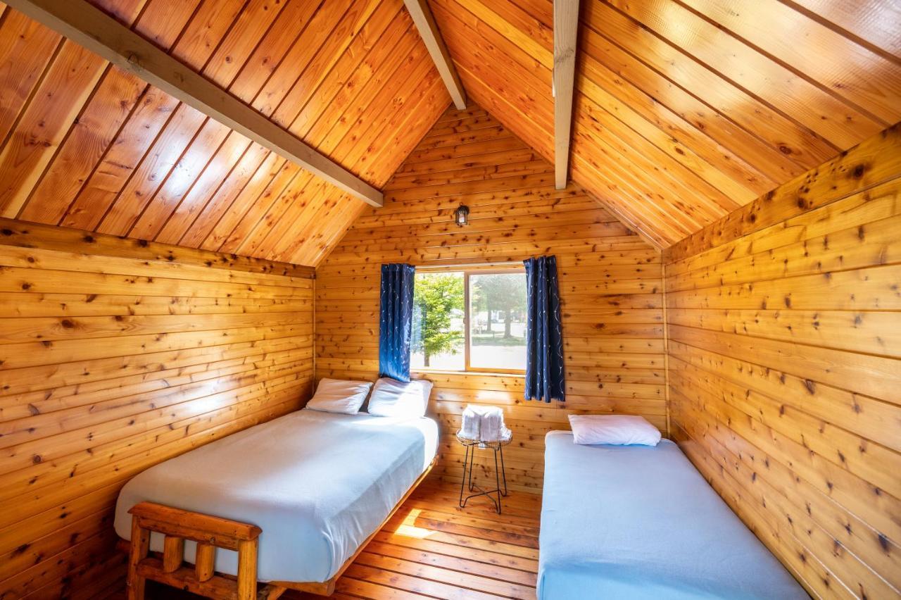 Redwood Coast Cabins And Rv Resort Юрика Экстерьер фото