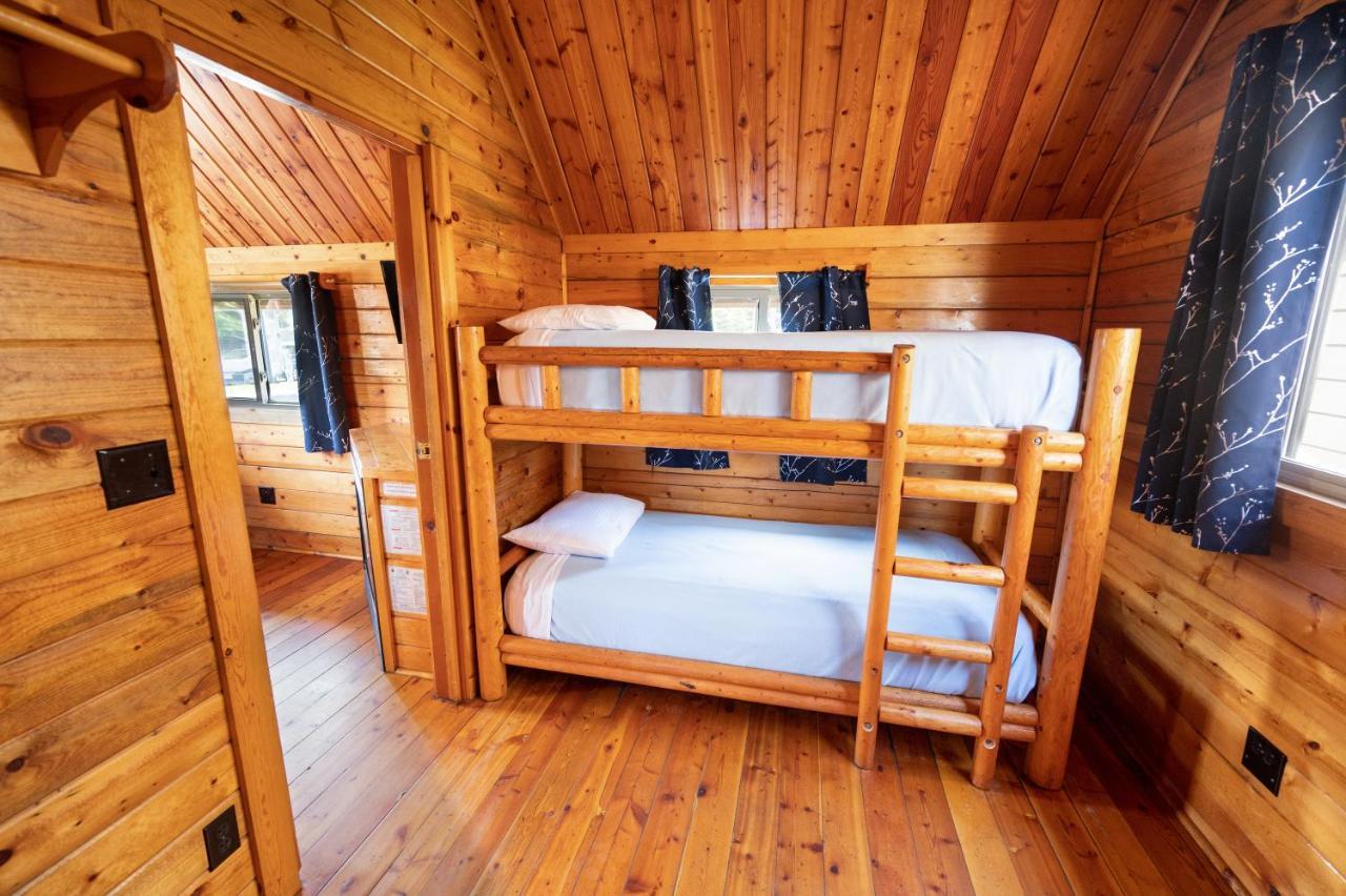 Redwood Coast Cabins And Rv Resort Юрика Экстерьер фото